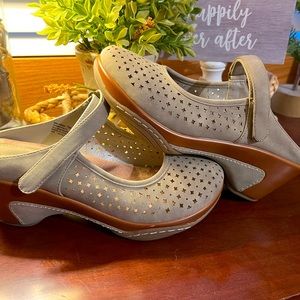 Rialto Clog Taupe Shoe